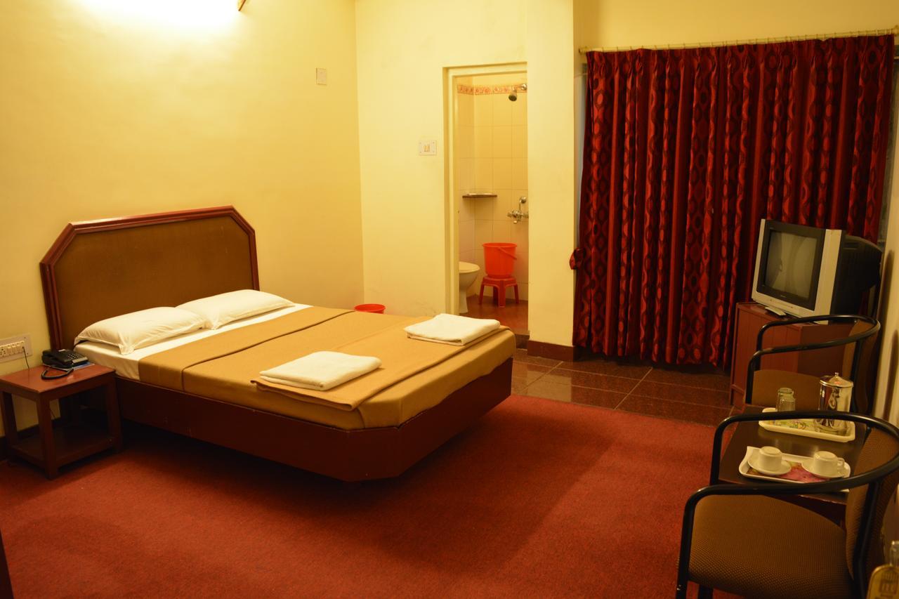Hotel Blue Hills International Ooty Bagian luar foto
