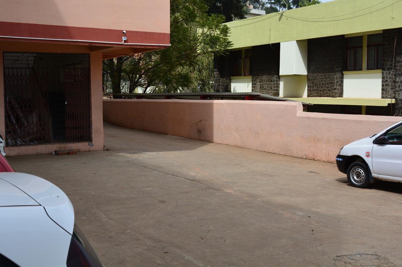 Hotel Blue Hills International Ooty Bagian luar foto